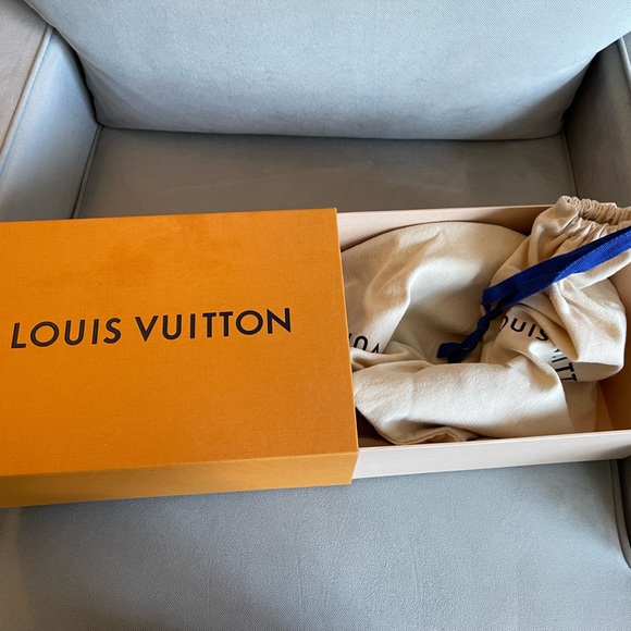 Louis Vuitton Burgundy Patent Leather Heels. 40 EU - Picture 8 of 8